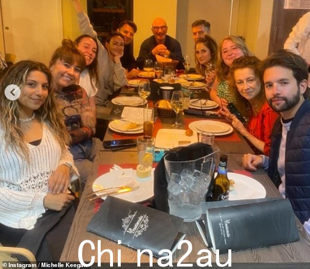 朋友们!米歇尔记录了她在 Netflix 惊悚片中工作的时间,并表示她“从未认为这是理所当然的”,她在剧中获得了一个角色。