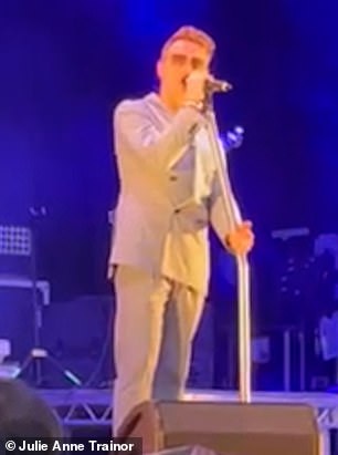 回到舞台:这位悲痛欲绝的 Boyzone 明星正在伦敦 Blackheath Common 与 Magic Radio 合作,在 Uptown Festival 上表演悲剧后的首场现场表演