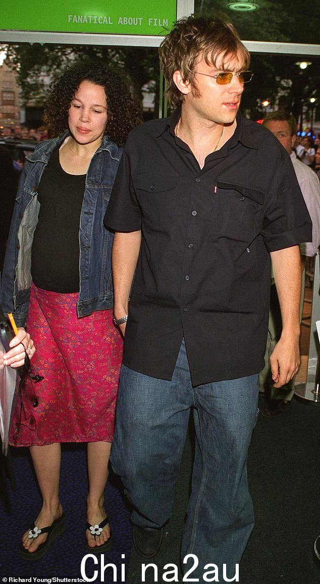 Suzi Winstanley 和 Damon Albarn 于 1999 年在伦敦开始交往