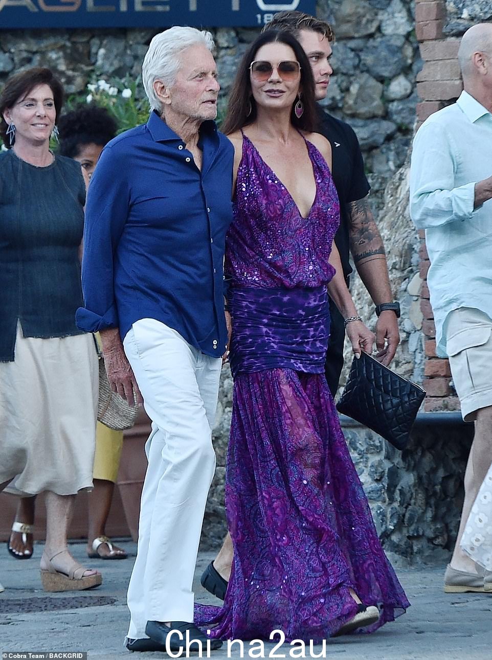 恋爱中:这位奥斯卡获奖明星与结婚 23 年的丈夫迈克尔·道格拉斯 (Michael Douglas) 牵手,后者还获得了奥斯卡奖