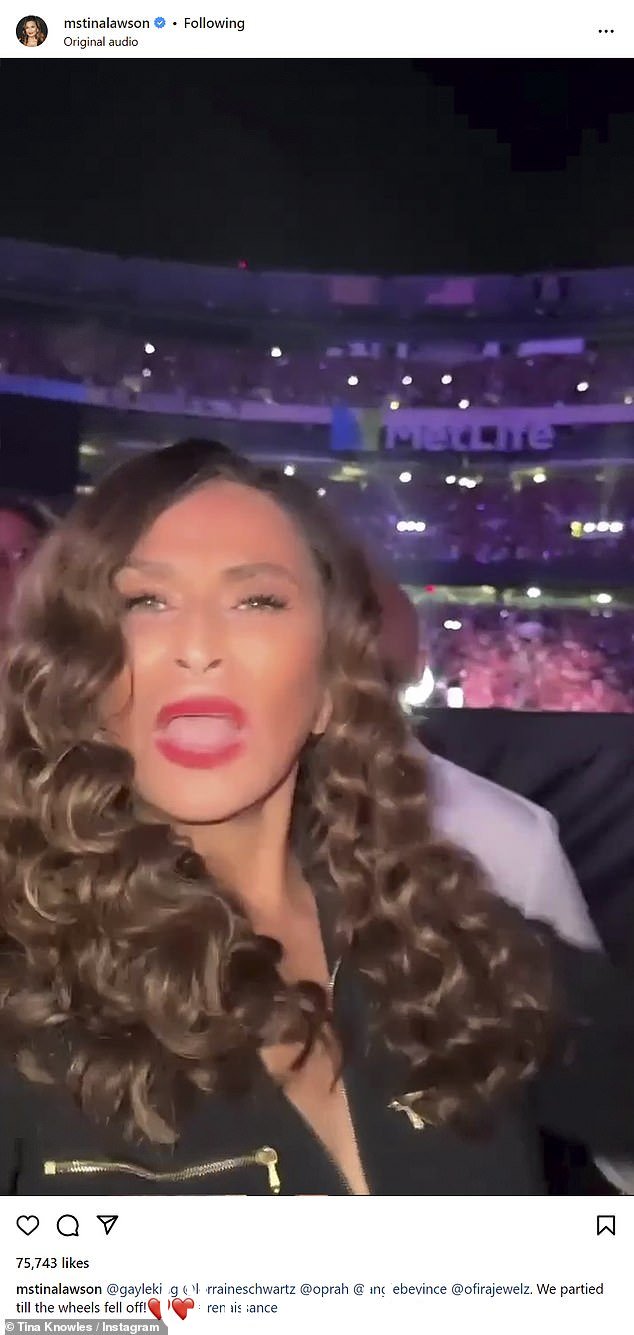 Proud Bay:碧昂斯的母亲蒂娜·劳森 (Tina Lawson) 跟着女儿的歌词跳舞唱歌