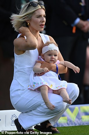 Mollie King 和女儿 Annabella
