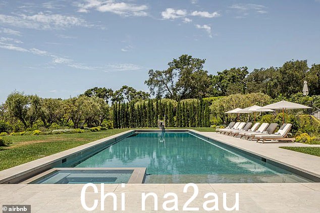 浏览次数:Gwyneth 和丈夫 Brad Falchuk 最初于 2016 年以 490 万美元的价格购买了他们的 Montecito 豪宅