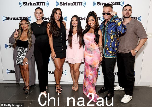 帮派都来了! Nicole 'Snooki' LaValle 和 Jenni 'JWoww' Farley 周二在泽西海岸的演员阵容中领衔,他们前往 SiriusXM 前往纽约接受采访