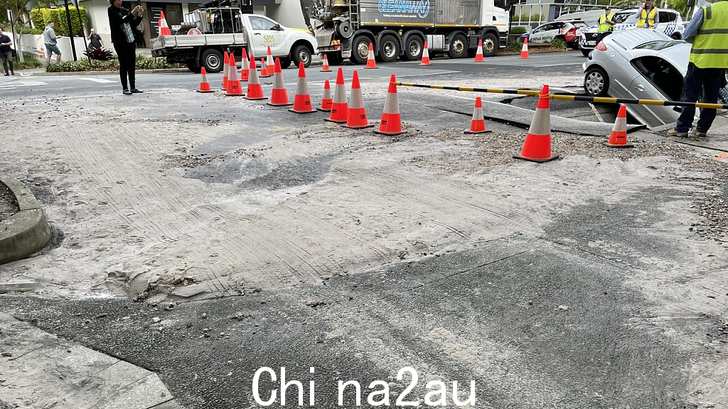 澳洲CBD街道水管破裂，地上出现一个巨大的洞！不幸的是，汽车被“撞”了（合影） - 5
