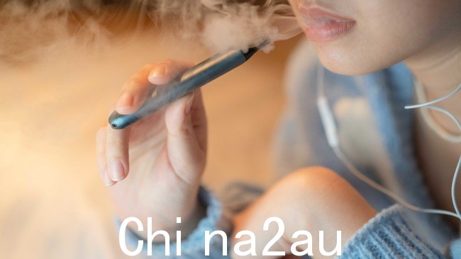 一名青少年(未图示)在在学校内吸电子烟。图片:Getty Images
