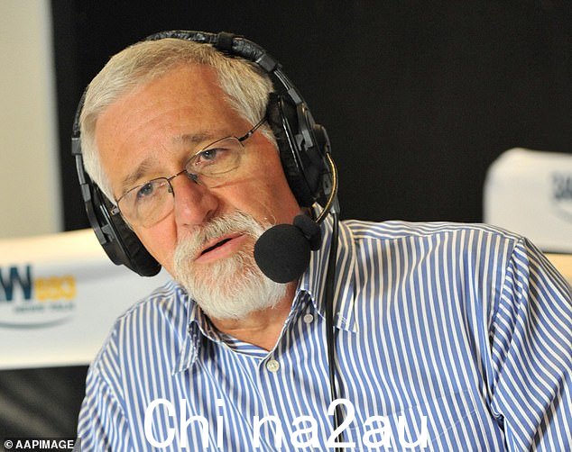 墨尔本 3AW 广播电台 Neil Mitchell(如图)表示,考虑到一些偏远原住民社区普遍存在与酒精相关的问题,酒类连锁店在议会之声中表明立场是不合适的