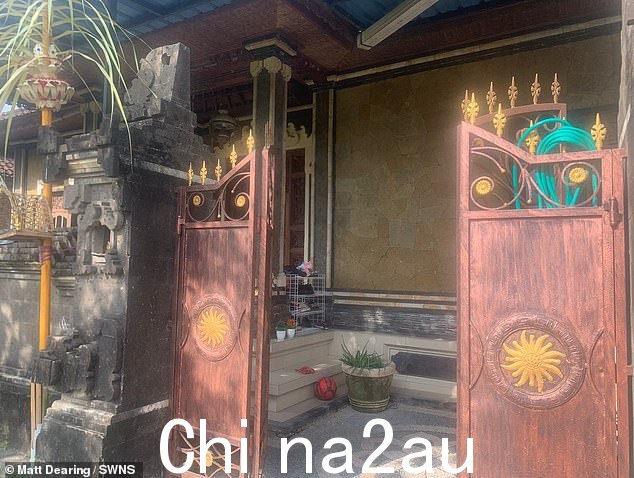 这对精打细算的夫妇透露了他们在巴厘岛乌布每年 2000 英镑出租房产的独家细节。 (如图:五口之家目前入住的三居室房产)