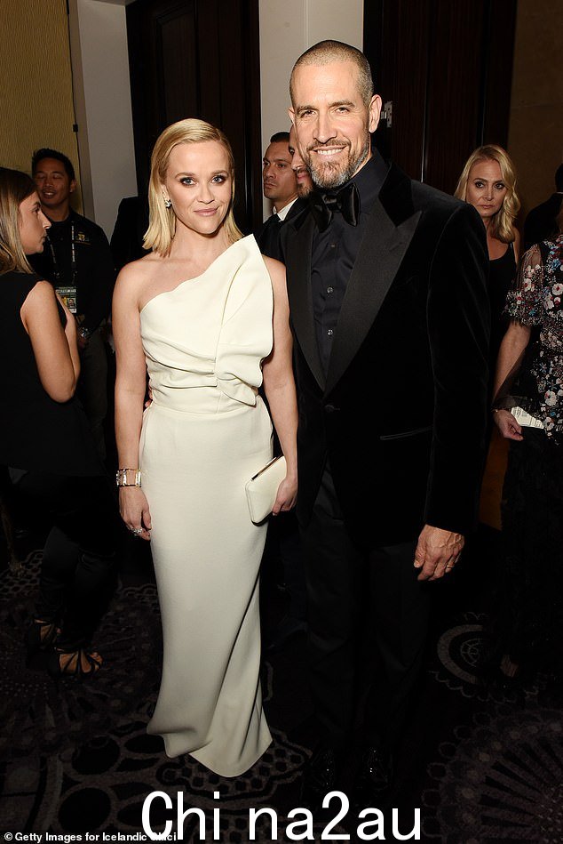 正式结束:瑞茜·威瑟斯彭 (Reese Witherspoon) 与吉姆·托斯 (Jim Toth) 离婚,仅在提交文件结束 12 年婚姻的四个月后;他们将于 2020 年出现