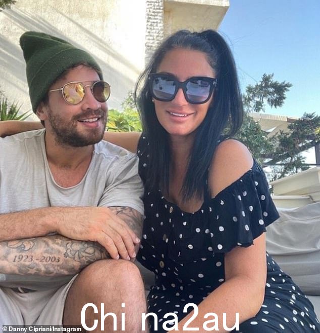真爱:Cipriani 于 2021 年 4 月与心理健康活动家 Victoria Rose 结婚,她还与已故的 Caroline Flack、Lindsay Lohan、Cheeky Girl Monica Irimia 和电视节目主持人 Kirsty Gallacher 等人有联系