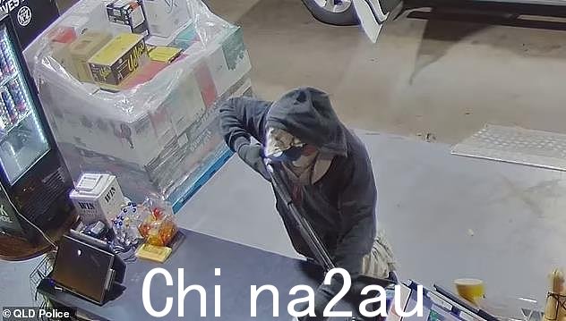 澳洲酒品店遭抢劫，蒙面男子持猎枪威胁店员！劫匪仍逍遥法外，警方正在调查拼命寻找线索（视频/照片）- 2