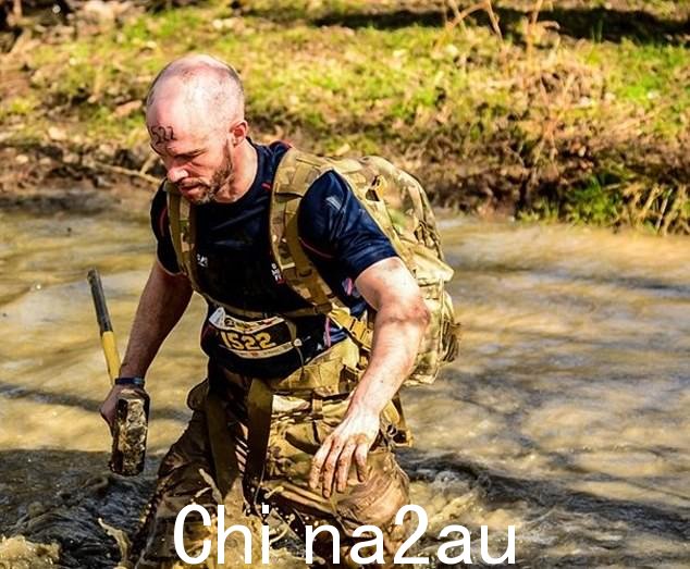 前英国陆军空降炮手克里斯托弗·米林顿-李,44 岁,用枕头闷死他的约会对象,并在强奸她时发出死亡威胁,法庭获悉