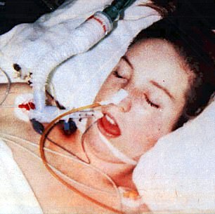 Leah Betts 于 1995 年去世,当时她服用了摇头丸,然后喝了大约七升水