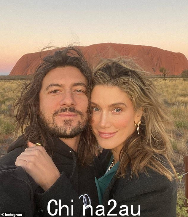Delta Goodrem 决定让她与交往多年的男友 Matthew Copley 的关系比她过去著名的风流韵事更加私密。这对情侣在一起合影