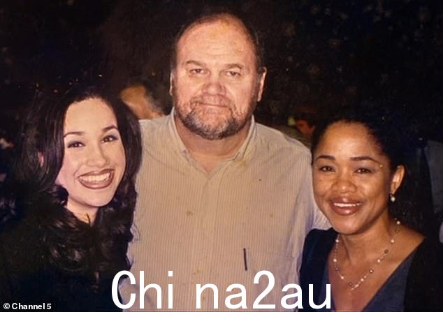 Markle 先生、Doria 和他们的女儿,她开始了自己的职业生涯,在这张照片发布的几年内,她每集《金装律师》的收入将达到 40,000 美元