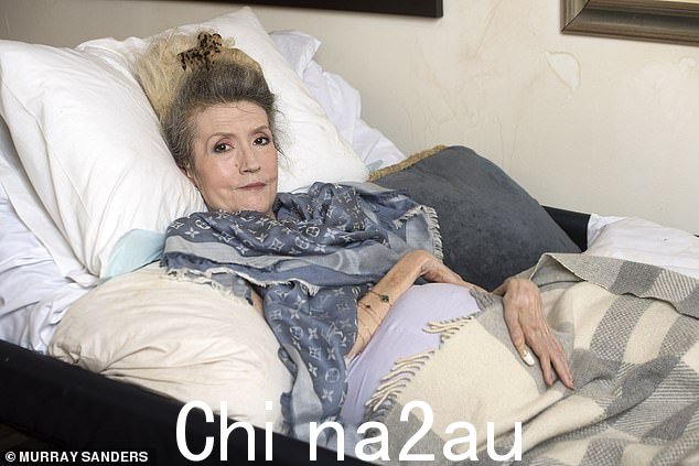 Jasna Badzak 在大都会艺术博物馆对杀害她儿子的凶手进行调查时因心脏骤停而瘫痪