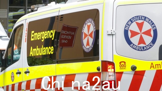 周日下午晚些时候，一名男子在悉尼热门海滩被撕裂，被空运至医院，情况危急。图片：提供。