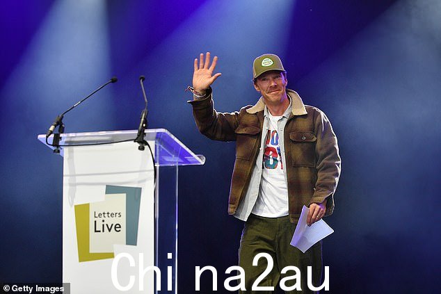 VIP:演员到达时向观众挥手