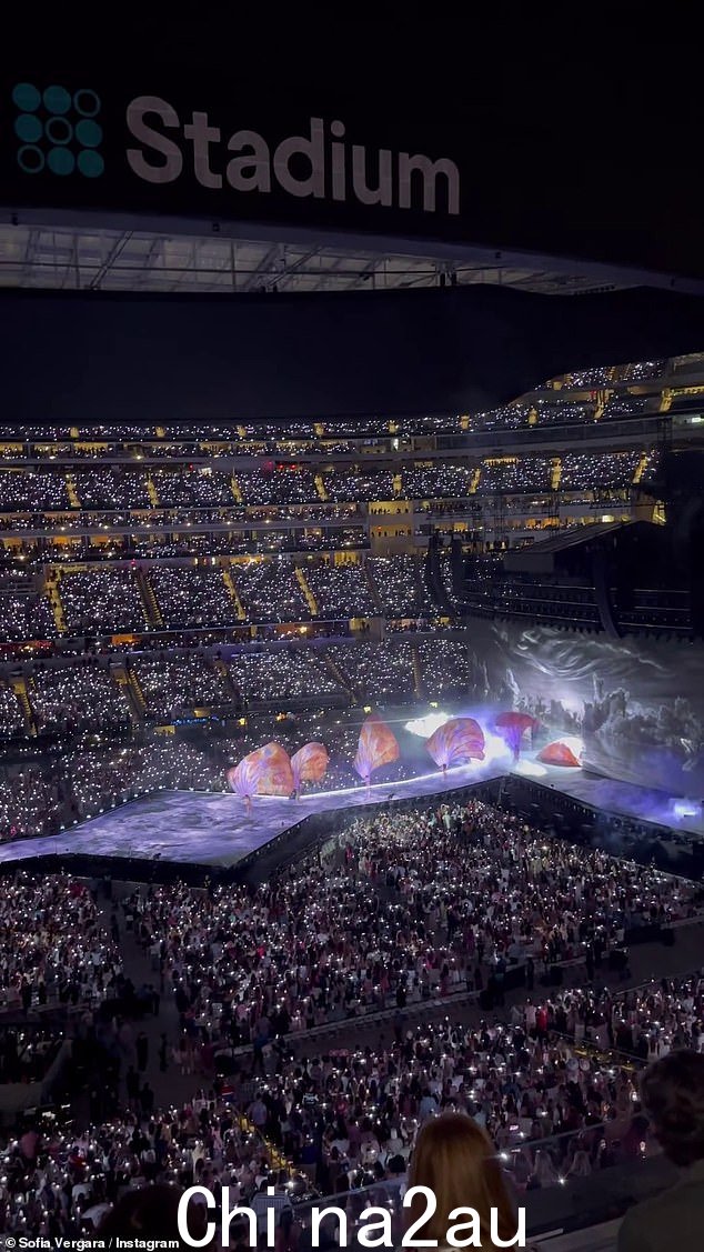 Swiftie:Swiftie:《美国达人秀》评委在 Instagram 上分享了她的演出前自拍照和一些音乐会照片
