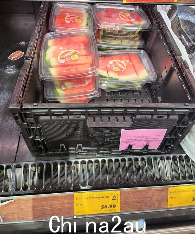Aldi 购物者对廉价商店的最新产品不感兴趣 - 6.99 美元的塑料包装预切西瓜(如图)