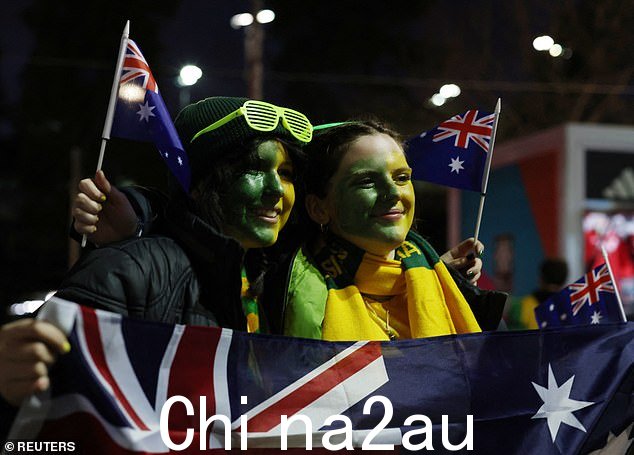 Matildas Active Support 为周一晚上的比赛准备了许多歌曲和圣歌