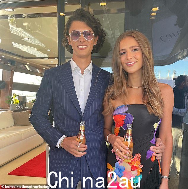 玛丽公主的侄子丹麦尼古拉伯爵即将移居澳大利亚。23 岁的英俊模特尼古拉将与他迷人的设计师女友 Benedikte Thoustrup(如图)一起在悉尼科技大学学习一个学期