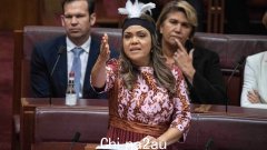 澳大利亚影子土著部长杰辛塔·普莱斯 (Jacinta Price) 呼吁总理阿尔巴内塞 (Albanese) 对乌鲁鲁发自内心的声明“坦白”