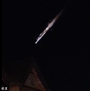 午夜过后不久,居民在 Twitter 上表示他们感觉到了地球在移动 - 而其他人则发布了夜空中发光的东西的照片。