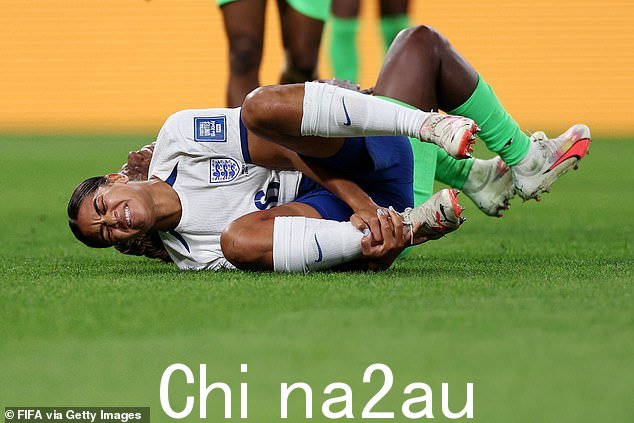 英格兰队的杰西卡·卡特在 FIFA 女足世界杯期间因伤缺阵