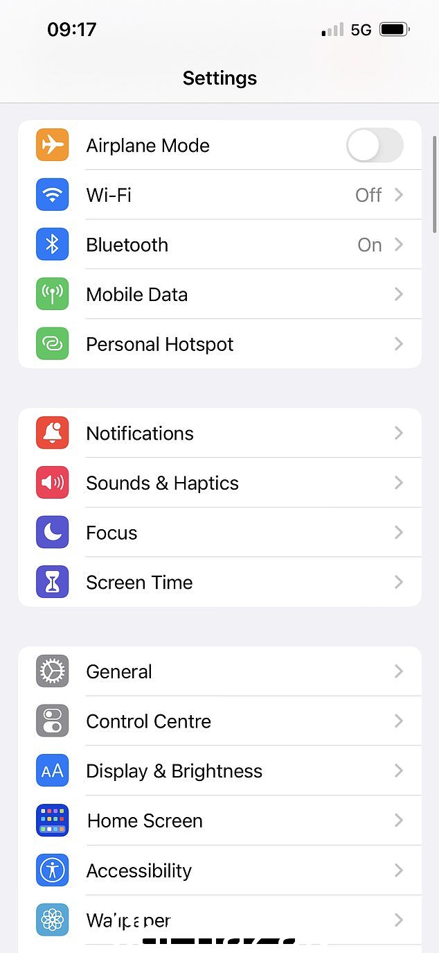 要为您的 SIM 卡启用 PIN,请转到 iPhone 上的设置应用