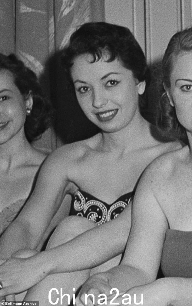 1959年,当他与玛吉结婚时,这位演员遇到了罗克珊·图尼斯(Roxanne Tunis)——一位经常在《Rawhide》节目中工作的特技演员——两人卷入了一段恋情