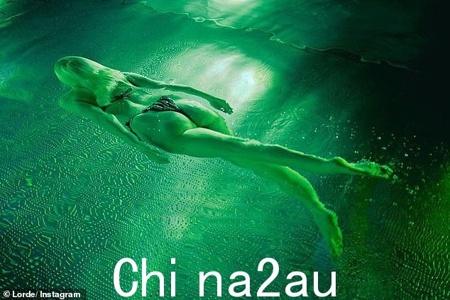 照片显示奥克兰人在首都奥斯陆穿着丁字裤组合,以最佳角度摇摆