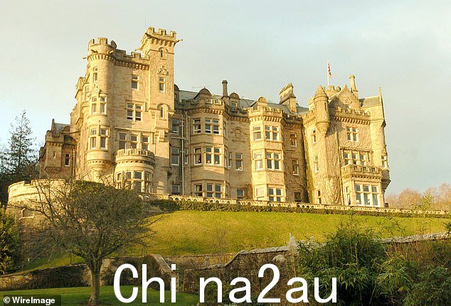 因弗内斯附近的斯基博城堡 (Skibo Castle) 于 2000 年举办了盖·里奇 (Guy Ritchie) 和麦当娜 (Madonna) 的婚礼