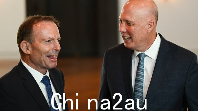 Peter Dutton 被问及周五,在托尼·阿博特发表评论后,他站在欢迎来到乡村仪式上。图片:NCA NewsWire / Martin Ollman