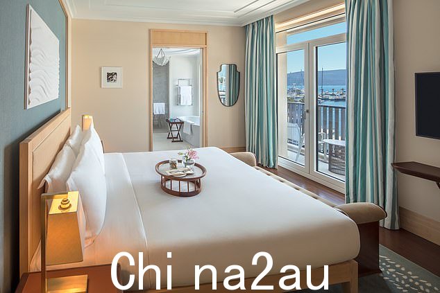 黑山港丽晶酒店的设计让人想起威尼斯宫殿,将吸引奢华爱好者