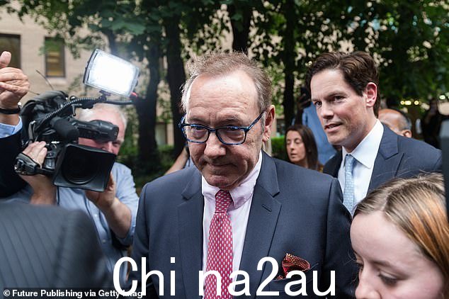 救济:演员凯文·史派西在性侵案洗清后离开法庭