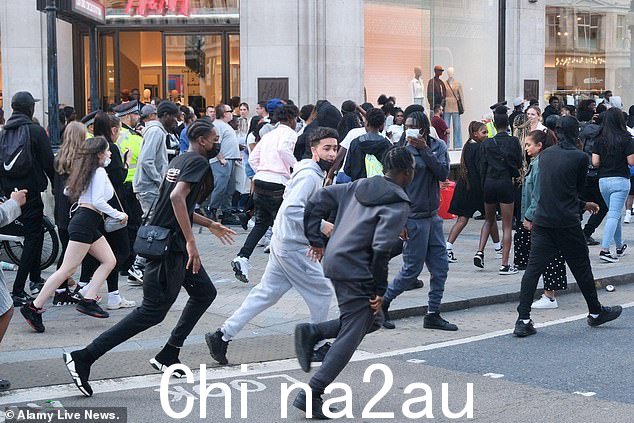周三暴徒试图在牛津街抢劫 JD Sports 后,向 Bexleyheath 店主发出警告