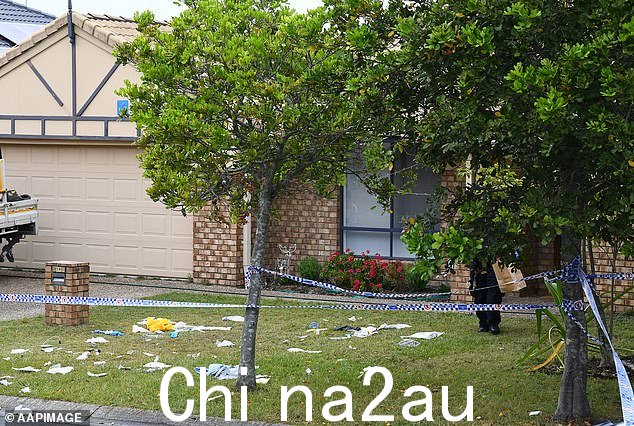 来自附近中途宿舍的两名 17 岁青少年被指控杀害洛弗尔女士