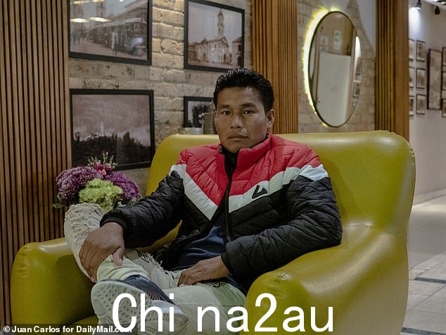 DailyMail.com 采访了瓦伦西亚的兄弟戴罗,当时他正坐在波哥大酒店的大堂里。 “我们不知道玛格达莱娜要带着孩子们离开,”戴罗说。 “最痛苦的事情是我姐姐从未对我们说再见”