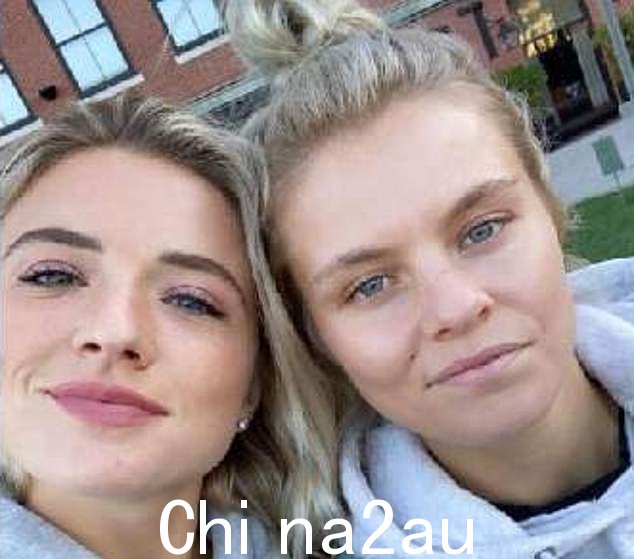 Mewis(左)在 2017 年至 2019 年间还与英格兰选手 Rachel Daly(右)约会