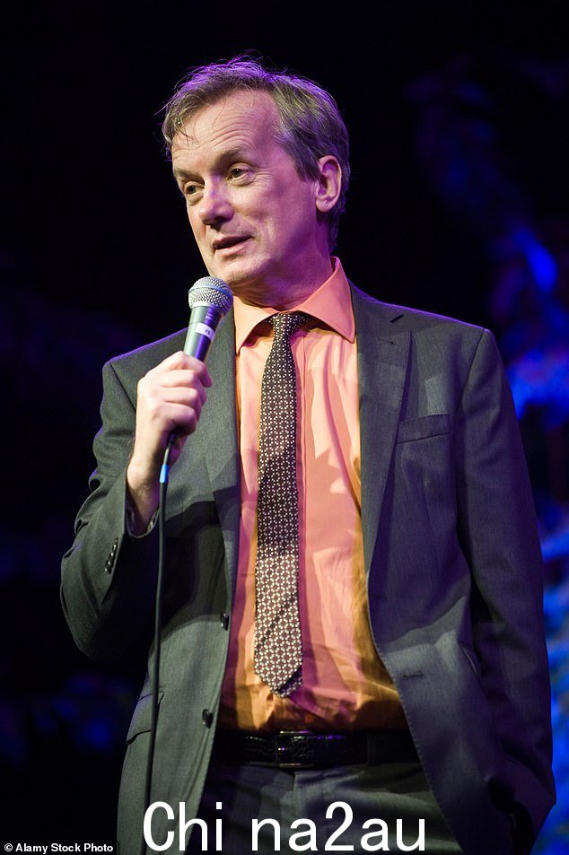 包括 Frank Skinner(如图)、Dara O Briain 和 Jack Whitehall 在内的喜剧演员宣布,他们将每天下午 4 点在该市的 Whistle Binkies 酒吧为 Gareth Richards 表演一场表演,尽管表演是免费的邀请观众捐款