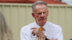 宝琳·汉森（Pauline Hanson）因“表现不佳”而罢免马克·莱瑟姆（Mark Latham）作为新南威尔士州一国党领袖，新南威尔士州议员猛烈抨击