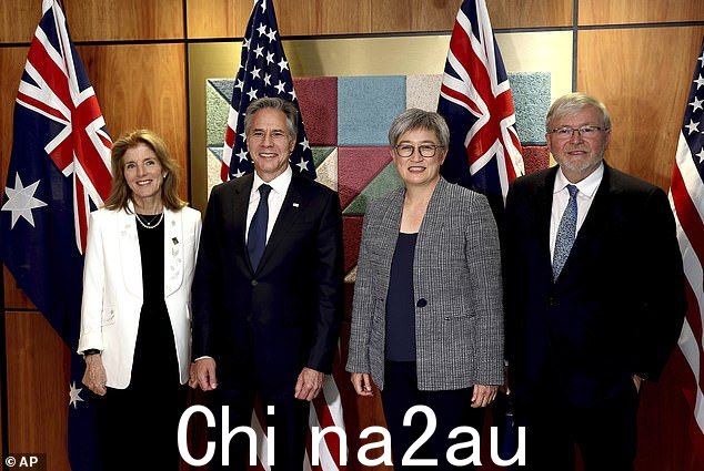 澳大利亚驻美国大使凯文·拉德(最右边,与美国大使卡罗琳·肯尼迪、美国国务卿安东尼·布林肯和外交部长黄英贤合影)表示,对阿桑奇先生的追捕“持续得太久了”。