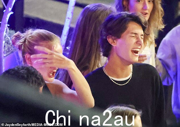 Nikolai 看起来已经很好地适应了澳大利亚的生活,因为他与漂亮的女朋友和新的澳大利亚朋友一起度过了夜晚