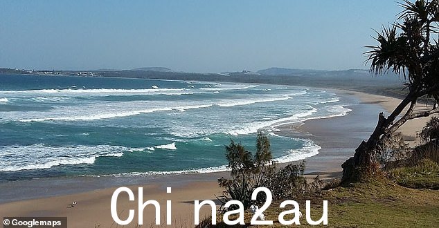 周日下午,一名十几岁男孩在考夫斯港以北约 26 公里处的科林迪海滩(如图)被刺伤后死亡
