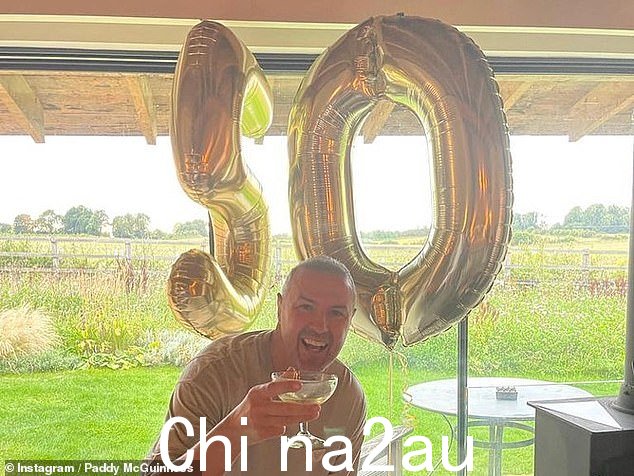 生日快乐:周一将满 50 岁的帕迪·麦吉尼斯 (Paddy McGuiness) 在过去几天里让粉丝们了解了他充满乐趣的计划,因为他的前女友克里斯汀 (Christine) 被发现亲吻歌手切西·格莱姆斯 (Chelcee Grimes)