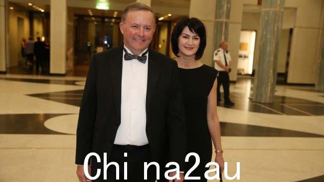 Anthony Albanese said在卡梅尔·特布特告诉他他们的婚姻结束后,他考虑退出政坛。他们在 2016 年合影。图片:Gary Ramage