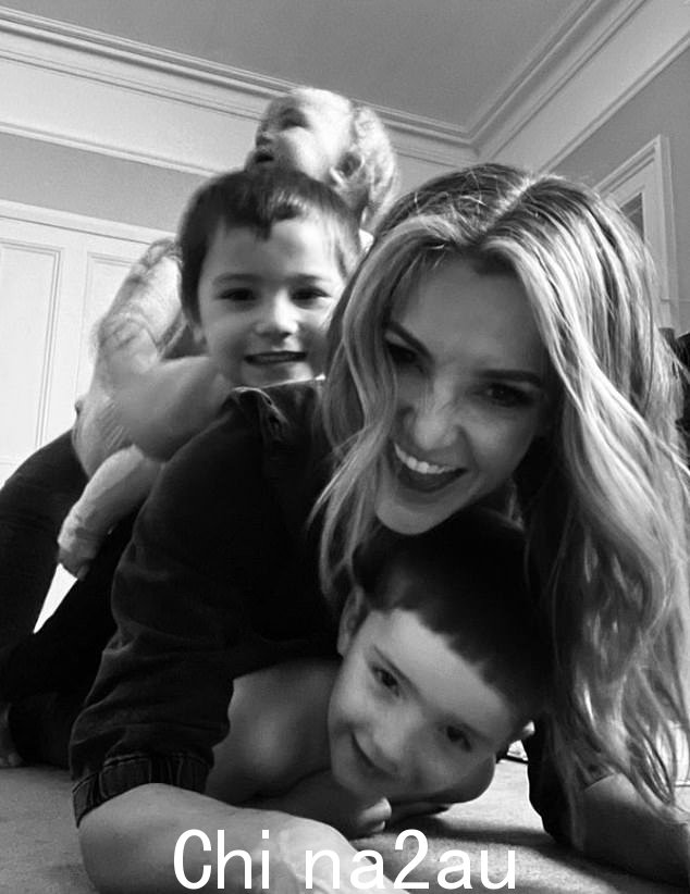 Helen Skelton,40 岁,上周宣布退出 Radio 5 Live 节目,并宣布她想花更多时间陪伴孩子(如图)