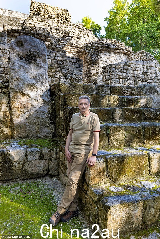 克里斯·帕克汉姆 (Chris Packham) 并不轻装出行。这位博物学家一直在环游世界,从冰岛冰川到智利的山脉,其行李比艾尔顿·约翰 (Elton John) 的世界巡演还要多