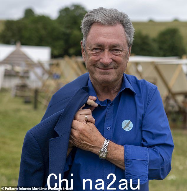 Alan Titchmarsh(如图)透露,他无法长时间坐下来享受自己的劳动成果,因为他是一位完美主义者
